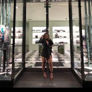 Meet your Posher, Curency